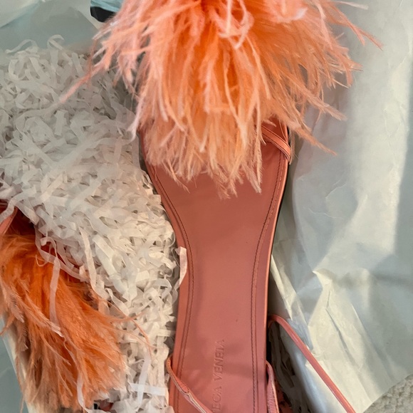 BRAND NEW BOTTEGA VENETA FLAT SANDALS - Picture 2 of 6